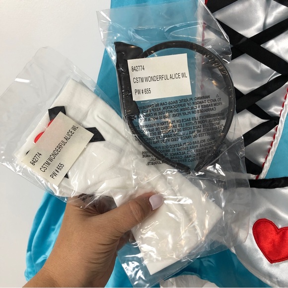 Women’s “Wonderful Alice” Halloween costume - Picture 4 of 8